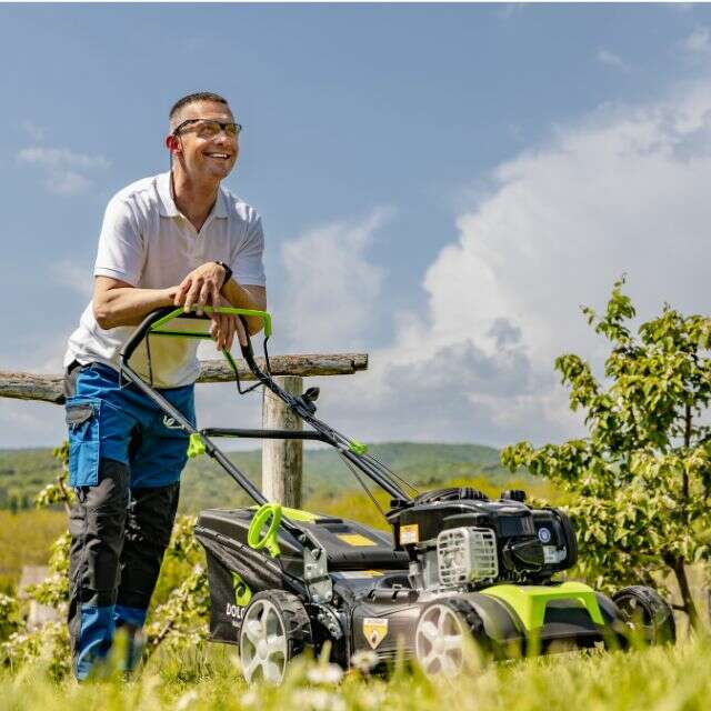 Motorna kosacica  d46s12 140cm3 samohodna, sakupljac+izbacivanje sa strane bs500e dolomite